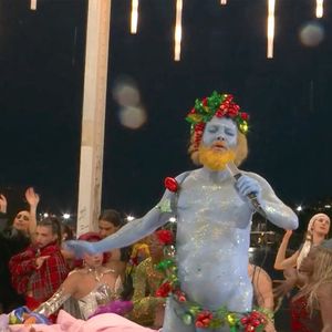 Lors des Jeux Olympiques de Paris, le beau-fils de Gérard Depardieu avait d'ailleurs déchaîné les passions en incarnant Dionysos, le Dieu de la fête et de tous les excès tout en chantant son titre "Nu".

Philippe Katerine - Cérémonie d'ouverture des Jeux Olympiques (JO) de Paris 2024 le 26 juillet 2024. © Capture France TV via Bestimage