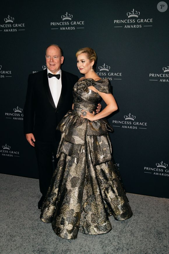 Le prince Albert II de Monaco et sa fille l'actrice / chanteuse Jazmin Grace Grimaldi au photocall de la soirée du 40ème anniversaire des Princess Grace Awards à l'hôtel Pierre de New York, NY, Etats-Unis, le 23 octobre 2024. © Daniel Ryan/Bestimage