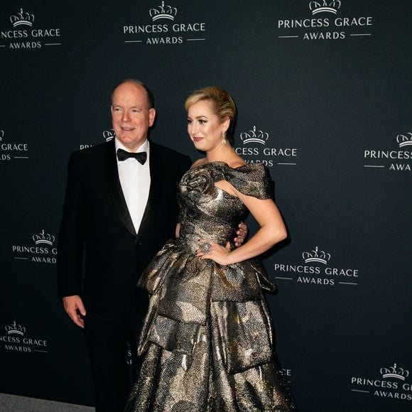 Le prince Albert II de Monaco et sa fille l'actrice / chanteuse Jazmin Grace Grimaldi au photocall de la soirée du 40ème anniversaire des Princess Grace Awards à l'hôtel Pierre de New York, NY, Etats-Unis, le 23 octobre 2024. © Daniel Ryan/Bestimage