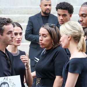 Manon a perdu ses deux parents en quelques mois.

Gaston Ardisson, Manon Ardisson, Audrey Crespo-Mara et ses fils Sekou et Lamine - Sorties des obsèques de Thierry Ardisson en l’église Saint-Roch de Paris, France, le 17 juillet 2025. © Clovis-Jacovides/Bestimage