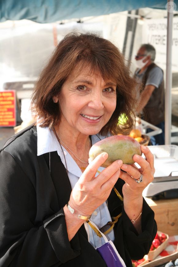 Stéphanie Fugain lors du 32ème salon du livre de Cosne-Cours-sur-Loire le 19 septembre 2020. (© JLPPA / Bestimage).