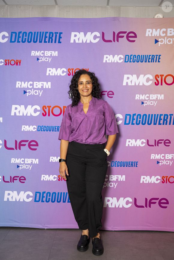 Aujourd'hui, elle officie sur une autre chaîne : RMC Life.

Salhia Brakhlia lors de la conférence de presse de rentrée des chaînes du groupe RMC-BFM à Paris, le 17 septembre 2025.
Pierre Perusseau / Bestimage