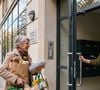L'empathie seule ne suffit pas toujours à passer à l'acte.

Photo d'illustration - Tenir la porte à un inconnu : ce que ce geste banal révèle vraiment de vous