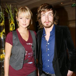 Virginie Efira et Julien Doré, le 14 nov 2007 - Déjeuner des 25 ans du Château Saint-Pierre au Four Seasons Hotel George V, organisé par la famille Triaud, propriétaire de l’appellation Saint-Julien, réunissant des personnalités du cinéma, de la télévision, du théâtre, de la musique, de la littérature, de la mode et du sport. © RINDOFF-GUIREC / BESTIMAGE