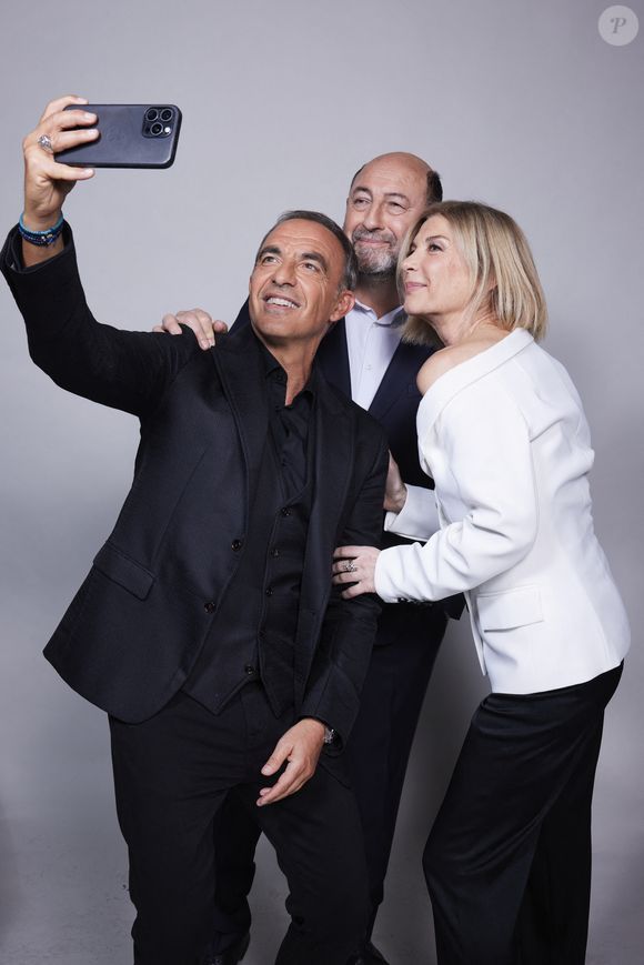 Exclusif - Nikos Aliagas, Kad Merad et Michele Laroque - Studio avec les invités de l'enregistrement de l'émission "La chanson secrète N°14", présentée par N.Aliagas et diffusée le 26 décembre sur TF1, à Paris, France, le 9 décembre 2025. © Jacovides-Moreau/Bestimage
