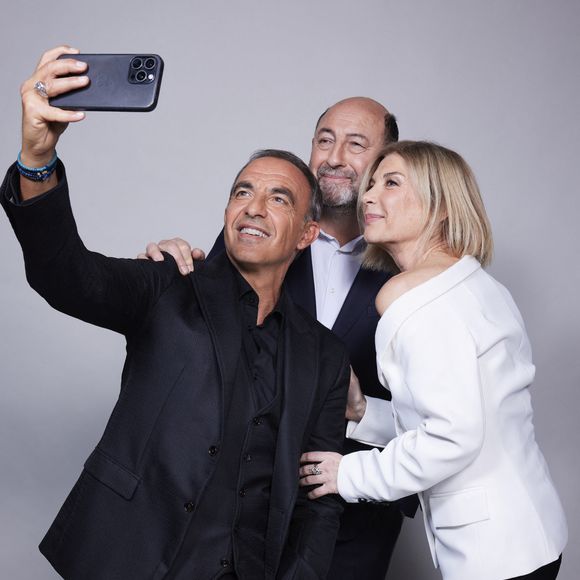 Exclusif - Nikos Aliagas, Kad Merad et Michele Laroque - Studio avec les invités de l'enregistrement de l'émission "La chanson secrète N°14", présentée par N.Aliagas et diffusée le 26 décembre sur TF1, à Paris, France, le 9 décembre 2025. © Jacovides-Moreau/Bestimage