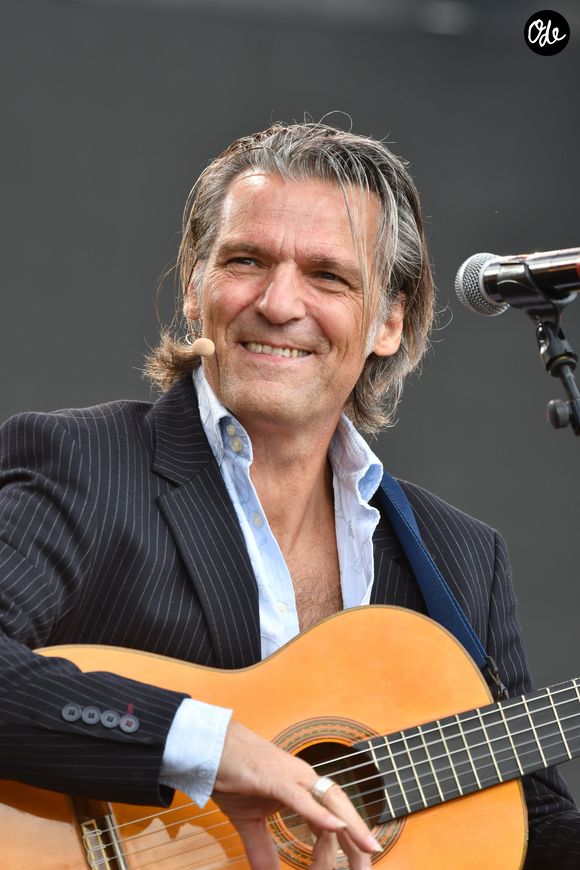 Yvan Le Bolloc'h chante lors du 3ème jour de la Fête de l'Humanité à la Courneuve le 17 septembre 2017. Agence / Bestimage