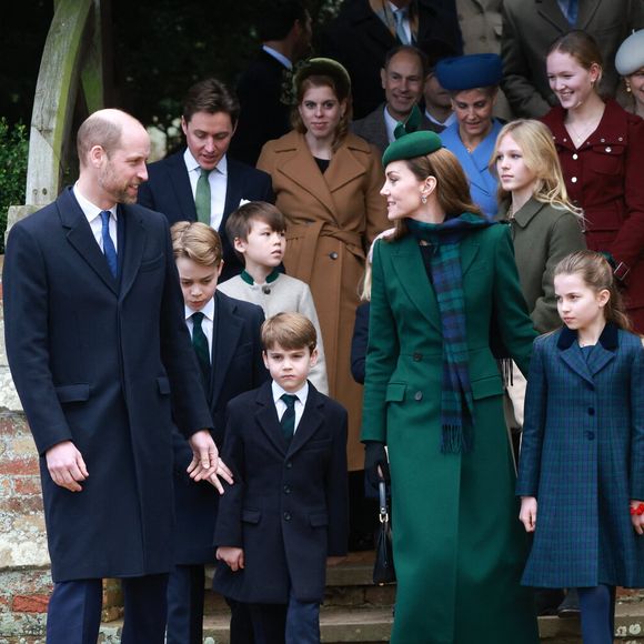 Une heureuse nouvelle qui ravit toute la famille dont le roi Charles III

Princess Beatrice, Edoardo Mapelli Mozzi, Sophie Rhys-Jones, duchesse d'Edimbourg, le prince Edward, duc d'Edimbourg, Savannah Phillips, Catherine (Kate) Middleton, princesse de Galles, Prince Louis, Princesse Charlotte, Prince George, Le prince William, prince de Galles, Tim Laurence, Peter Phillips, - La famille royale britannique se rend à la messe de Noël à Sandringham le 25 décembre 2024. © Mirrorpix / Bestimage