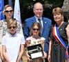 De Vic-sur-Cère à Carlat en passant par Mur-de-Barrez, la tournée cantalienne des Grimaldi rend hommage aux racines françaises de la famille
Le prince Albert II de Monaco, la princesse Charlène de Monaco, le prince Jacques de Monaco, marquis des Baux, et la princesse Gabriella de Monaco, comtesse de Carladès, ont été accueillis à Vic-sur-Cère, dans le Cantal, en France, le 9 juillet 2025. © Bruno Bebert/Bestimage