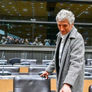Nagui assiste à une audition devant la commission d'enquête parlementaire sur la neutralité, le 1er avril 2026. 

Photo : Christian Liewig / Bestimage