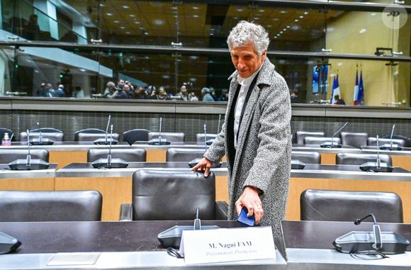 Nagui assiste à une audition devant la commission d'enquête parlementaire sur la neutralité, le 1er avril 2026. 

Photo : Christian Liewig / Bestimage