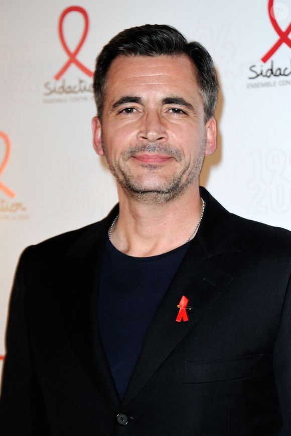 Olivier Minne posant lors d'un photocall pour le lancement du Sidaction 2014 et du 'Sidaction 20e anniversaire' qui s'est tenu au Musée du quai Branly à Paris, France, le 10 mars 2014. Photo par Aurore Marechal/ABACAPRESS.COM