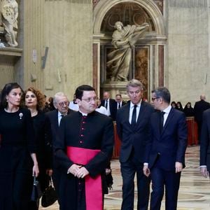 Le roi Felipe VI et la reine Letizia d’Espagne, assistent aux funérailles du pape François devant la basilique Saint Pierre à Rome, le 26 avril 2025. 
© Casa de SM El Rey / Bestimage LALO YASKY / BESTIMAGE