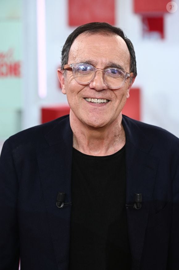 Exclusif - Thierry Beccaro lors de l'enregistrement de l'émission "Vivement dimanche" au studio Rive Gauche, présentée par M.Drucker avec une diffusion sur France 3 le 15 mars 2026, à Paris, France, le 4 mars 2026. © Guillaume Gaffiot/Bestimage
