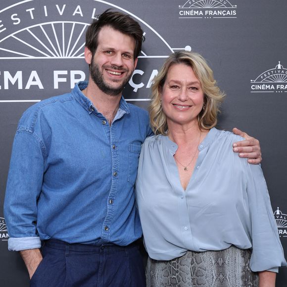 Exclusif - Alessandro Belmondo et Luana Belmondo lors du photocall de la cérémonie de clôture de la 5e édition du Festival du Cinéma Français & Gastronomie (7e art et gastronomie), à Aix-les-Bains, le 6 juin 2026. 

© Denis Guignebourg/Bestimage