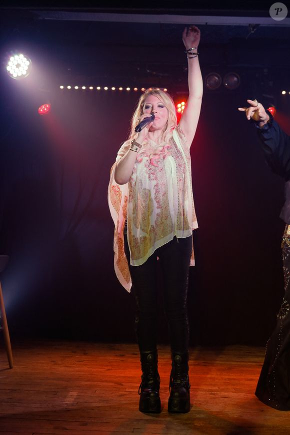 L'ancienne star luttait depuis des années contre de lourdes épreuves personnelles, entre addictions et soucis de santé.

Exclusif - Loana (Loana Petrucciani) - Concert de Eryl Prayer (sosie d'Elvis Priesley) lors de la tournée "Elvis Tour intimiste" avec la participation de Loana au bateau théâtre "Le Nez Rouge" à Paris, le 26 juin 2021. © Christophe Clovis / Bestimage