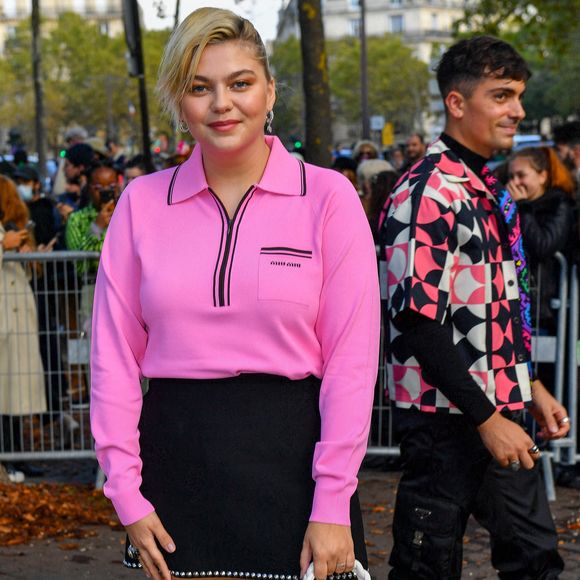 Louane Emera et son compagnon Florian Rossi arrivent au défilé de mode Miu Miu lors de la Fashion Week printemps/été 2022 à Paris, France, le 5 octobre 2021. © Veeren Ramsamy-Christophe Clovis/Bestimage