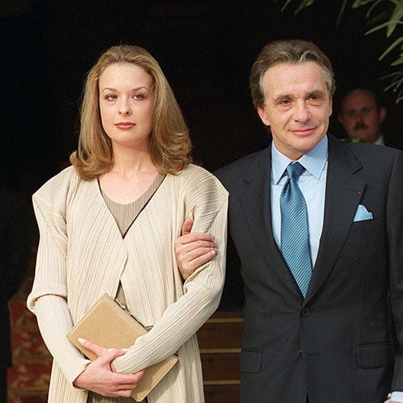 L'ex de Françoise Pettré veut simplement être "Borméen normal et sans passe-droit" et refuse également les photos et les selfies.

Michel Sardou avec ses enfants Davy et Cynthia lors de son mariage avec Anne-Marie Perier à Paris le 11 octobre 1999.