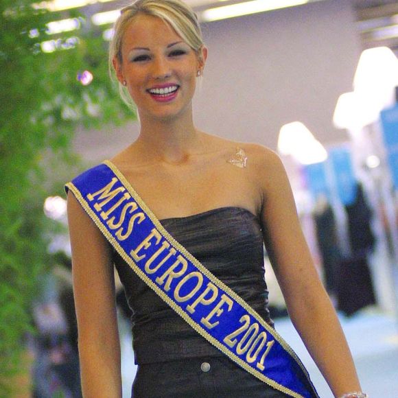 Élodie Gossuin, Miss Europe 2001, au Salon du prêt-à-porter, à Paris.

©BestImage