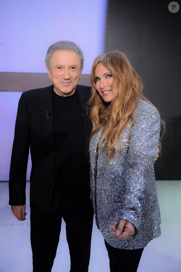 Michel Drucker et Hélène Ségara lors de l'enregistrement de l'émission "Vivement dimanche" au studio Rive gauche présentée par Michel Drucker le 12 novembre 2025.

© Guillaume Gaffiot/Bestimage