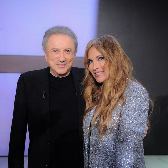 Michel Drucker et Hélène Ségara lors de l'enregistrement de l'émission "Vivement dimanche" au studio Rive gauche présentée par Michel Drucker le 12 novembre 2025.

© Guillaume Gaffiot/Bestimage