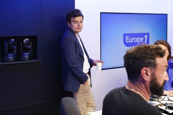 Exclusif - Gauthier Le Bret, sur le plateau de l’émission « On Marche Sur La Tête » présentée pa C.Hanouna dans les studios d’ Europe 1 à Paris, France, le 27 juin 2024. © Jack Tribeca / Bestimage