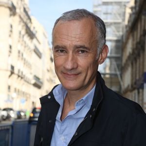 Exclusif - Gilles Bouleau dans les rues de Paris le 28 Aout 2017. © Agence Bestimage