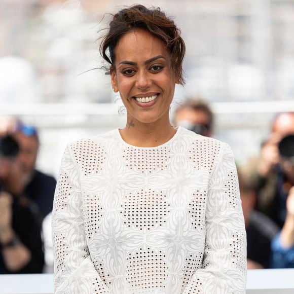 Amel Bent au photocall du film "Ma Frère" lors du 78ème Festival International du Film de Cannes, au Palais des Festivals à Cannes, France, le 22 mai 2025. © Jacovides-Moreau/Bestimage