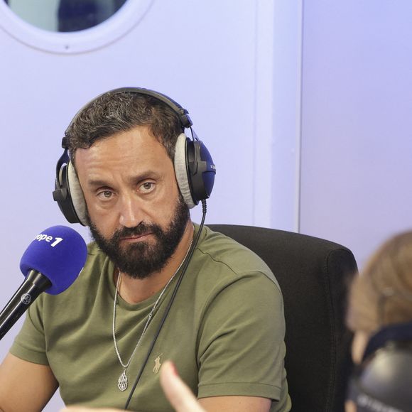 Exclusif - Cyril Hanouna, sur le plateau de l’émission « On Marche Sur La Tête » présentée pa C.Hanouna dans les studios d’ Europe 1 à Paris, France, le 25 juin 2024. © Jack Tribeca / Bestimage