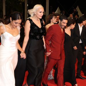 Finnegan Oldfield, Golshifteh Farahani, Julia Ducournau,  Tahar Rahim - Montée des marches du film « Alpha » lors du 78ème Festival International du Film de Cannes, au Palais des Festivals à Cannes. Le 19 mai 2025
© Jacovides-Moreau / Bestimage