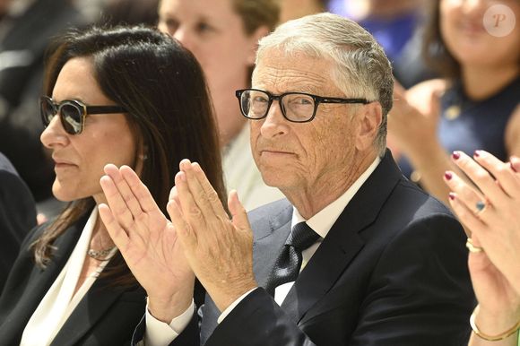 Bill Gates et sa compagne Paula Hurd - Bill Gates reçoit le prix Rathenau dans l'atrium de la Deutsche Bank à Berlin, le 23 juin 2025. 
© PsnewZ / Bestimage