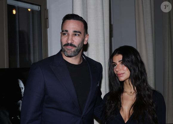 Depuis l'ancien footballeur et l'ancienne star de télé-réalité ne se quittent plus

Adil Rami et sa compagne Louana Franco - Vernissage de l'exposition photos et du livre "La Boxe fait son cinéma" à l’hôtel Brach à Paris le 23 Septembre 2025. © Denis Guignebourg/Bestimage