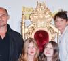 Bernard Campan avait évoqué sa “vie d’ermite” près de la forêt de Rambouillet, soulignant son côté casanier.

Bernard Campan avec sa femme Anne et ses filles Loan et Nina - Avant première du film "Les Minions" au Grand Rex à Paris le 23 juin 2015.