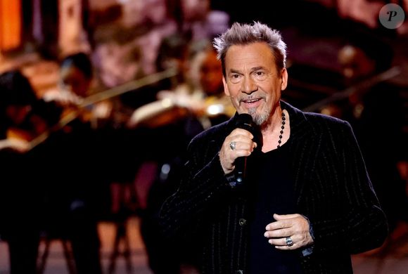 Exclusif - Florent Pagny lors surprises lors de l'enregistrement de l'émission "La chanson secrète N°14", présentée par N.Aliagas et diffusée le 26 décembre sur TF1, consacrée à Lara Fabian à Paris le 10 Décembre 2025 JACOVIDES-MOREAU / BESTIMAGE