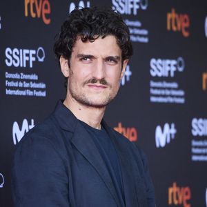Louis Garrel - Première du film "La croisade" lors du 69ème Festival International du Film de San Sebastian. Le 18 septembre 2021  © Backgrid USA / Bestimage