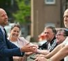 Cette visite s'inscrit dans le cadre de son programme Homewards contre le sans-abrisme.

Le prince William aide un locataire à transporter des meubles dans son nouvel appartement lors d'une visite à l'association de logement social Langstane, à Aberdeen le 30 juin 2026.
Andy Buchanan/WPA-Pool/Julien Burton/ Bestimage