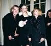 En 2008, une pneumonie foudroyante, doublée d’une infection à staphylocoque doré, a eu raison de lui, à 37 ans.

Archives - Guillaume Depardieu et Julie Depardieu avec leur mère Élisabeth à Paris. RINDOFF-BORDE / BESTIMAGE