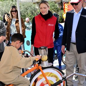 Le prince Albert II de Monaco et la princesse Charlene ont participé à la Road Safety Day, une journée de sensibilisation et de sport pour toute la famille dédié à la sécurité routière à vélo et à l'initiation des jeunes au sport, à Monaco organisée par la Fondation Princesse Charlene, le 23 mars 2025.  © Bruno Bebert/Bestimage