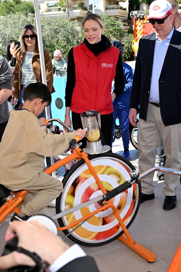 Le prince Albert II de Monaco et la princesse Charlene ont participé à la Road Safety Day, une journée de sensibilisation et de sport pour toute la famille dédié à la sécurité routière à vélo et à l'initiation des jeunes au sport, à Monaco organisée par la Fondation Princesse Charlene, le 23 mars 2025.  © Bruno Bebert/Bestimage