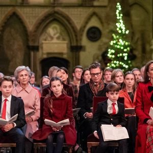 (premier rang, de gauche à droite) Le prince de Galles, le prince George, la princesse Charlotte, le prince Louis, la princesse de Galles et la duchesse d'Édimbourg pendant la cérémonie de chants Together At Christmas à l'abbaye de Westminster à Londres. Date de la photo : Vendredi 6 décembre 2024. Aaron Chown/PA Wire : Aaron Chown/PA Wire