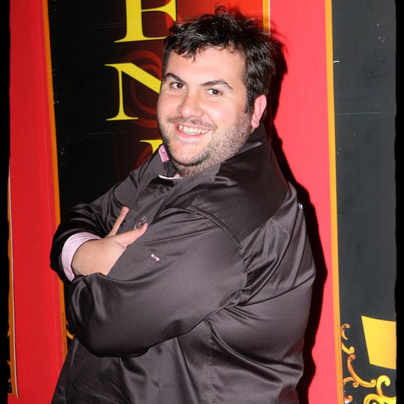 Souffrant d'obésité, le comédien avait choisi de subir une lourde opération de l'estomac : une sleeve gastrectomie qui consiste à retirer une partie de l'organe.

Laurent Ournac à la Grande Soirée du Cirque Phénix.

©Bestimage