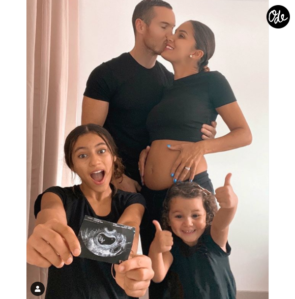 "Un nouveau chapitre", écrit-elle tout d'abord, avant d'expliquer le cheminement qui a conduit le couple à ce choix.

Wafa a annoncé être enceinte de son troisième enfant mois d'un mois après son mariage avec Olivier. Instagram
