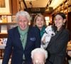 Exclusif - Philippe Labro dédicace son livre pour Alain Bernard avec sa fille et son chien, derrière sa femme Françoise Labro - Philippe Labro dédicace son livre « Deux gimlets sur la 5ᵉ Avenue » à la Librairie Galignani à Paris, France, le 5 Octobre 2024.
© Bertrand Rindoff / Bestimage