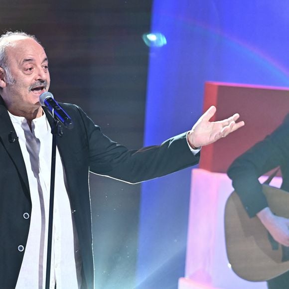 Exclusif - Louis Chedid lors de l'enregistrement de l'émission Vivement dimanche au studio Rive Gauche, presentée par Michel Drucker, diffusion sur France 3 le 2 février 2025. © Guillaume Gaffiot/Bestimage