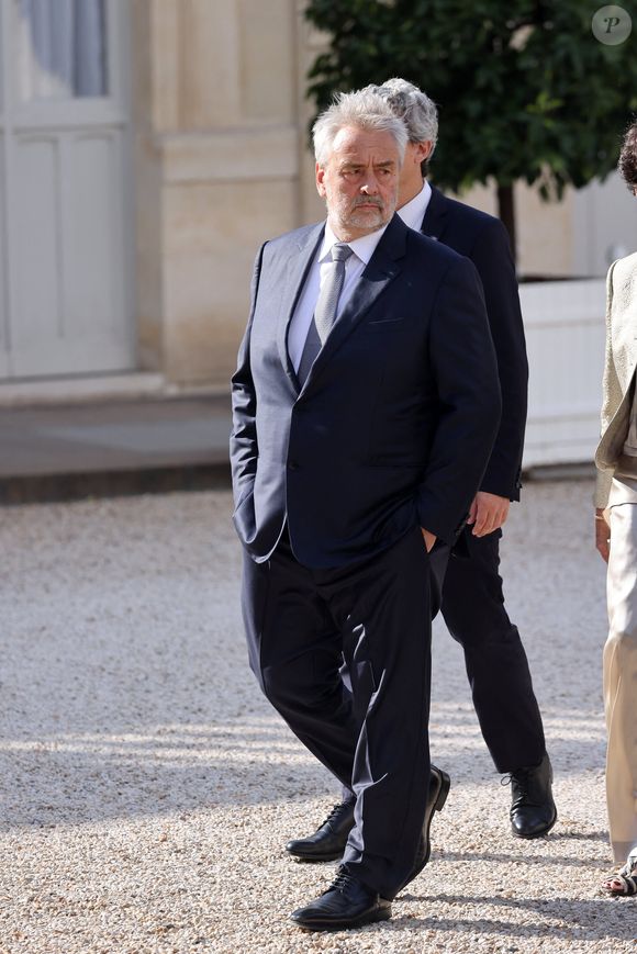 Luc Besson - Dîner d'état en l'honneur du président des Etats-Unis et sa femme au palais de l'Elysée à Paris, à l'occasion de leur visite officielle en France. Le 8 juin 2024 © Jacovides-Moreau / Bestimage