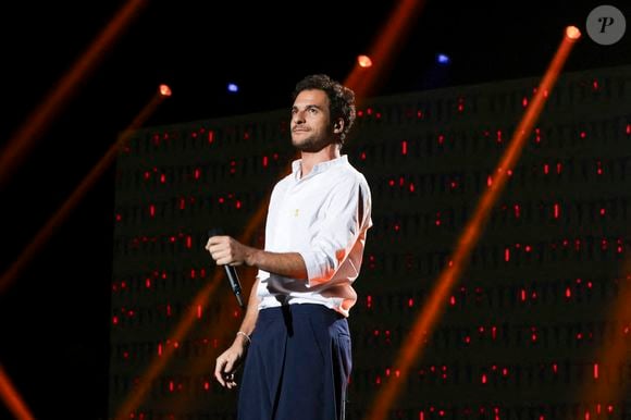 Amir Haddad lors d'une cérémonie organisée par le Conseil des institutions juives de France (CRIF) en hommage aux victimes des attentats du Hamas du 7 octobre 2023 contre Israël, à l'occasion du premier anniversaire de l'événement, à Paris, le 7 octobre 2024. © Jack Tribeca / Bestimage