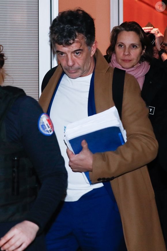 Procès de Stéphane Plaza : L'animateur sort du tribunal correctionnel de Paris après le réquisitoire : Une peine de 18 mois de prison avec sursis et 10 000 euros d’amende a été requise à son encontre le 9 janvier 2024. Le jugement sera rendu le 18 février. 

© Christophe Clovis / Bestimage