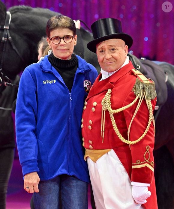 Ce vendredi soir, Albert de Monaco soutiendra sa soeur Stéphanie pour la première soirée du 48eme Festival International du Cirque de Monte Carlo

La princesse Stéphanie de Monaco a posé avec des artistes qui se produiront au 48eme Festival International du Cirque de Monte Carlo sous le chapiteau de Fontvieille à Monaco. Le festival débute le 16 janvier. Ici, la princesse pose avec Petit Gougou aka Monsieur Loyal. © Bruno Bebert / Bestimage