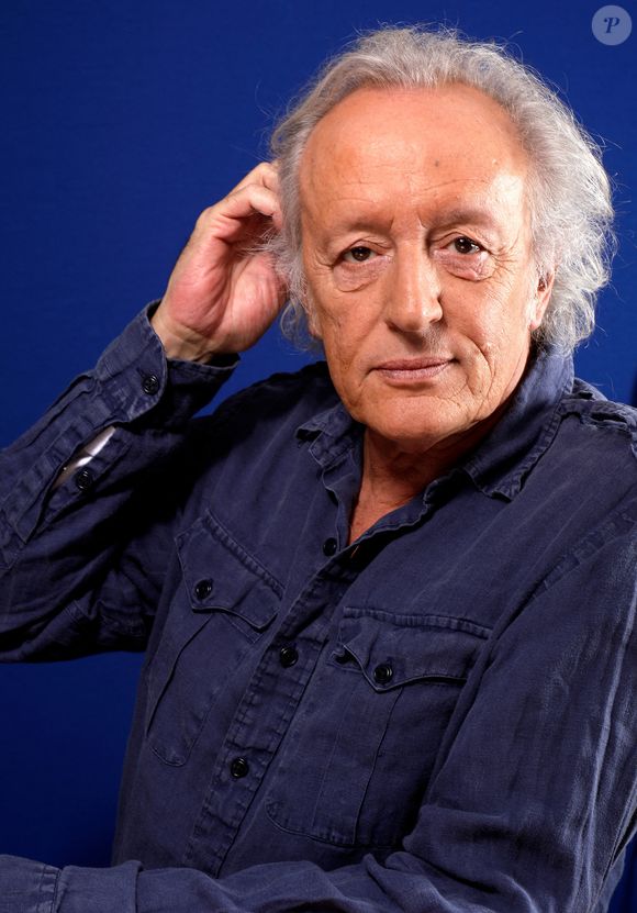 Didier Barbelivien pose lors d'une séance de portrait à Paris, France, en mars 2018. Photo par VIM/ABACAPRESS.COM