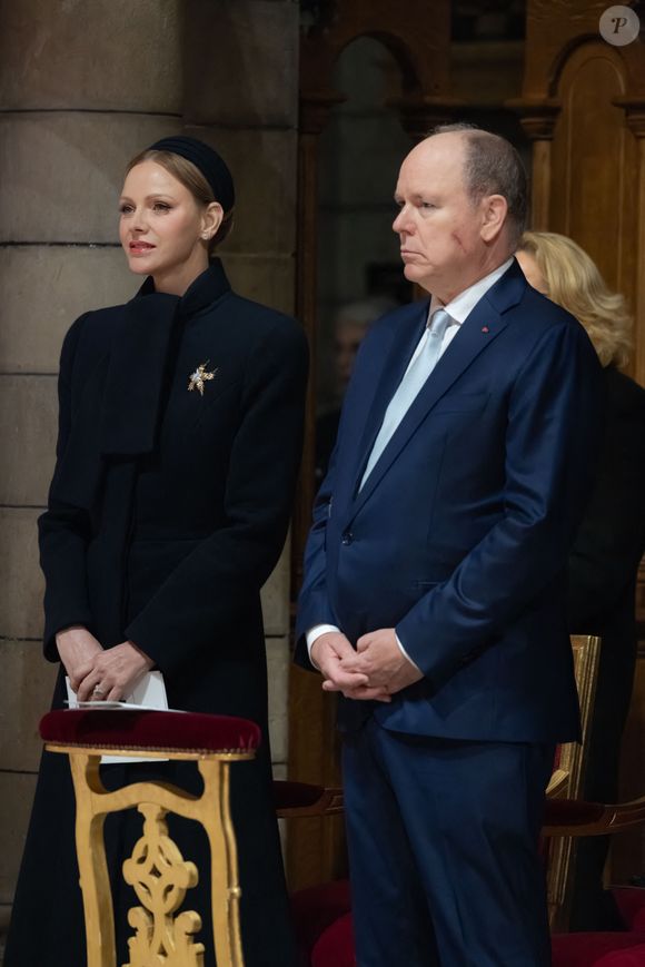 Le prince Albert II de Monaco et la princesse Charlène de Monaco assistent à la messe, dans le cadre des célébrations de la Sainte-Dévote à la cathédrale de Monaco le 27 janvier 2026. © Olivier Huitel / Pool Monaco / Bestimage